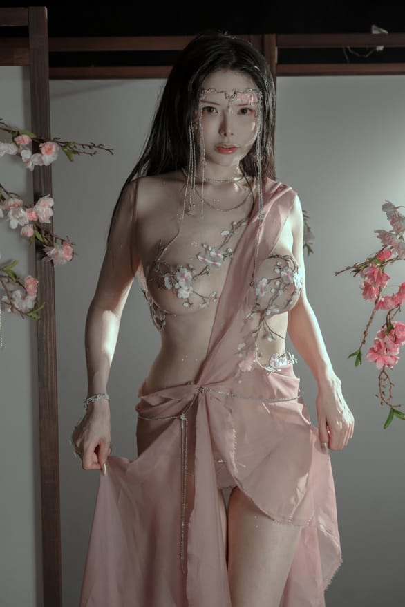 秋和柯基 –NO.63 粉 桃花神[34P1V/639MB]-客模COSER写真收藏网