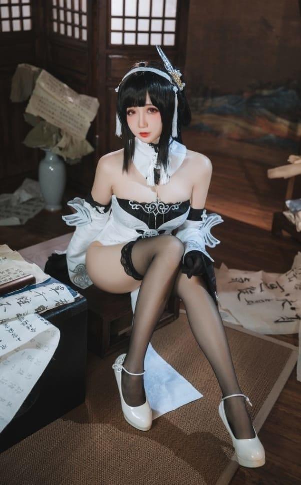 焖焖碳 – NO.28 碧蓝航线 鎮海 白黑礼服 [23P-182M]-客模COSER写真收藏网