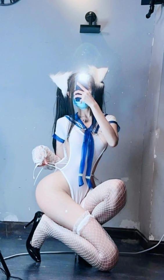 [微密圈]小艾根本吃不饱 –双马尾渔网袜[17P5V-2.86G]-客模COSER写真收藏网