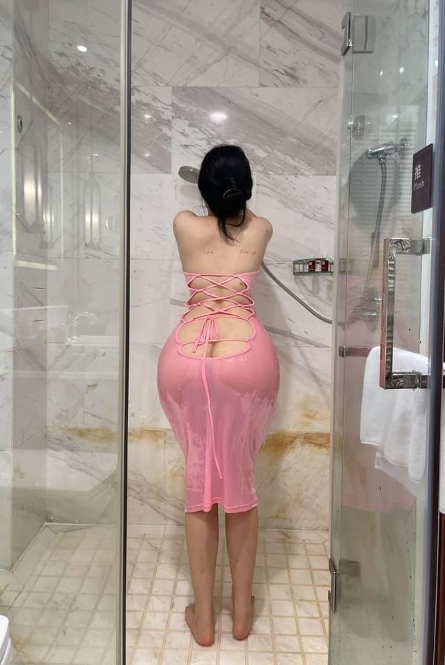 [微密圈]迷人的五姨太 –湿身诱惑 [19P-72M]-客模COSER写真收藏网
