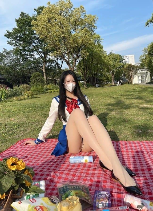 [微密圈]July芝岚 –户外野餐 [59P-89M]-客模COSER写真收藏网