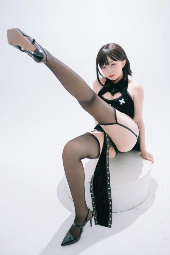 花铃 NO.36 吊带袜修女 [71P-400M]-客模COS写真收藏网