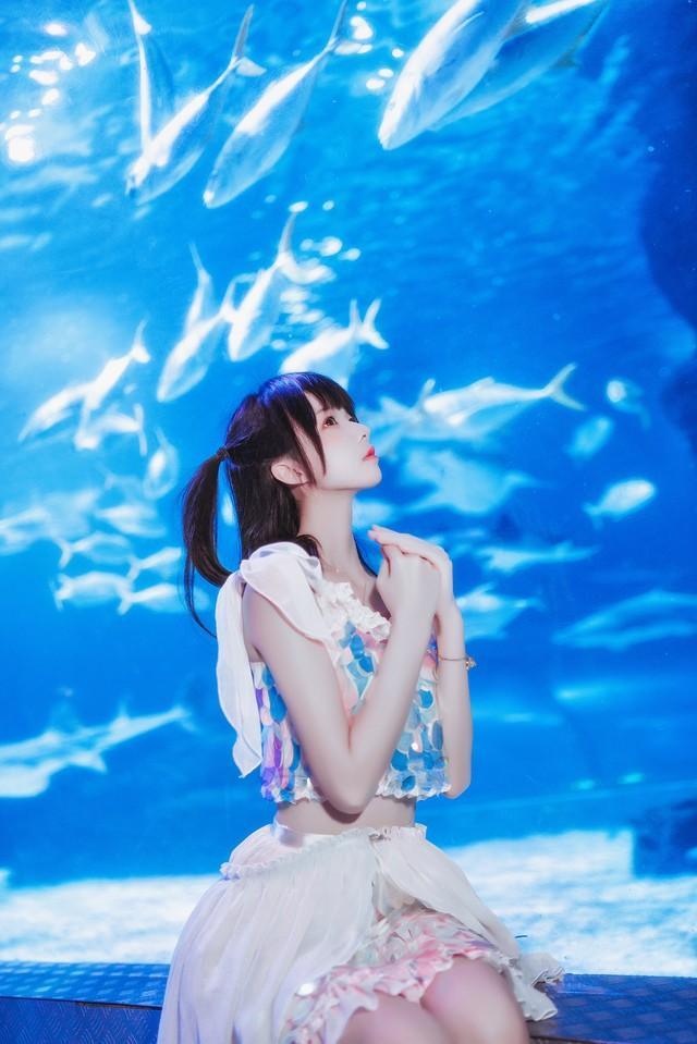 桜桃喵 – NO.204 水族馆 [15P-226MB]-客模COS写真收藏网