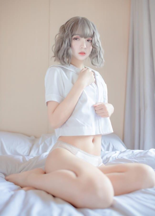 疯猫ss – NO.153 思绪本 内衣[27P-363MB]-客模COS写真收藏网