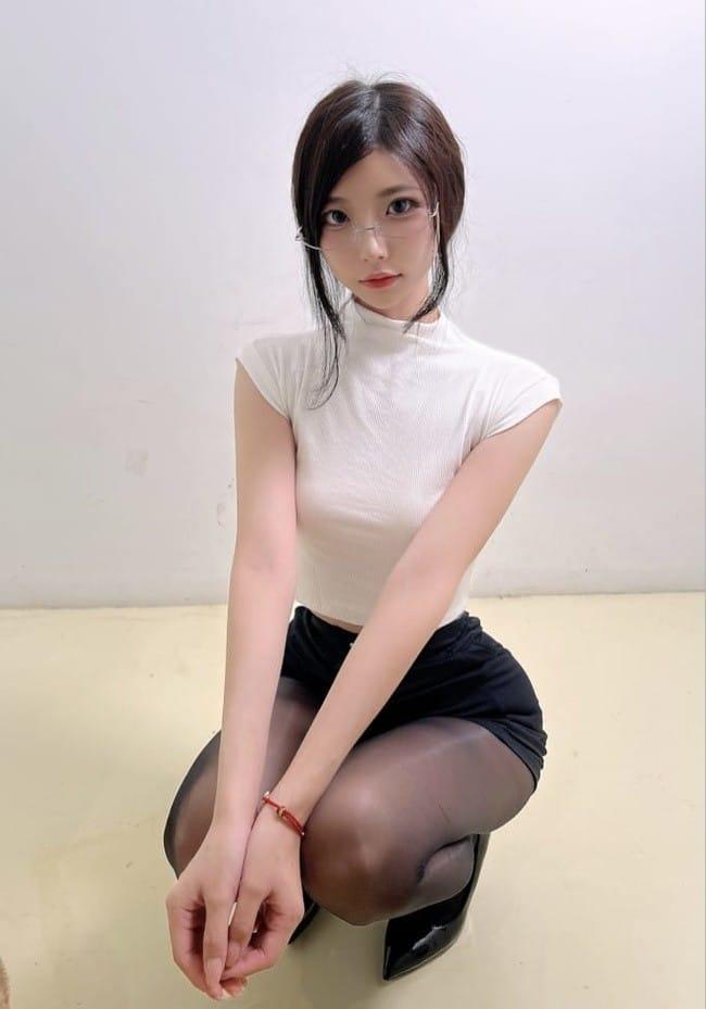 [微密圈]陈妮妮 –诱惑的秘书 [14P-22M]-客模COS写真收藏网