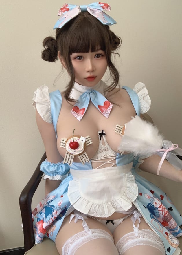 是依酱吖 –NO.052 甜点[30P7V/192MB]-客模COS写真收藏网
