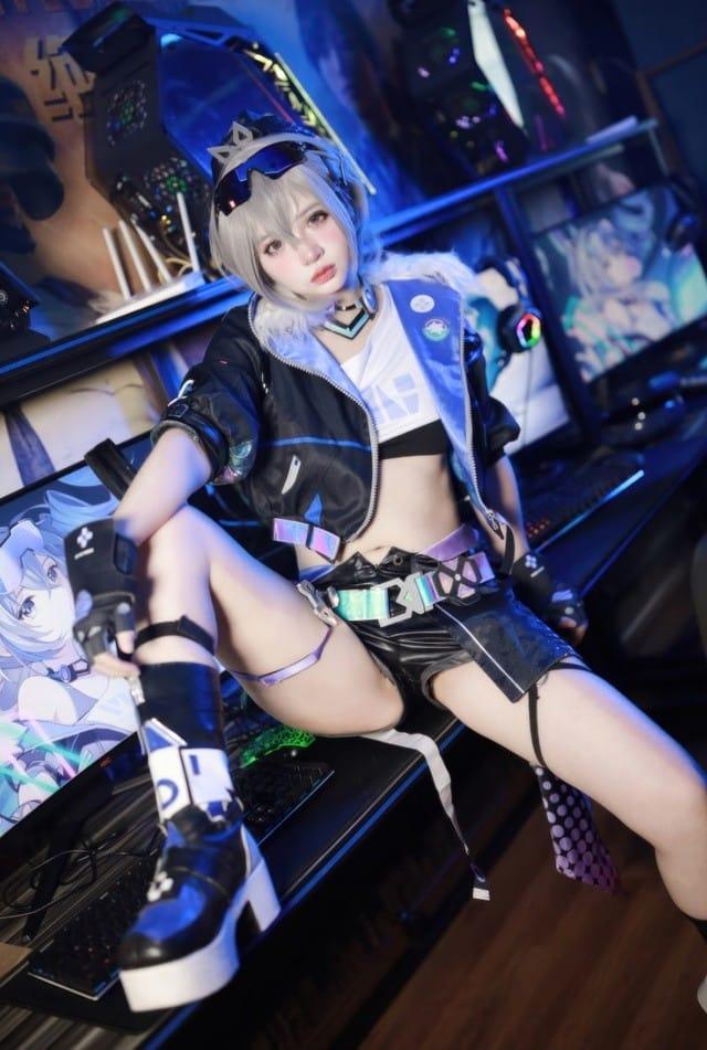 疯猫ss – NO.174 银狼[37P-311MB]-客模COS写真收藏网